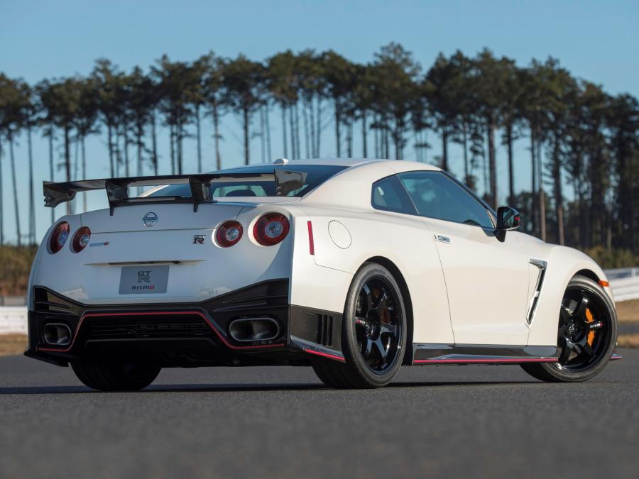  Nissan GT-R by Nismo 2014 года  (фото 18 из 46)